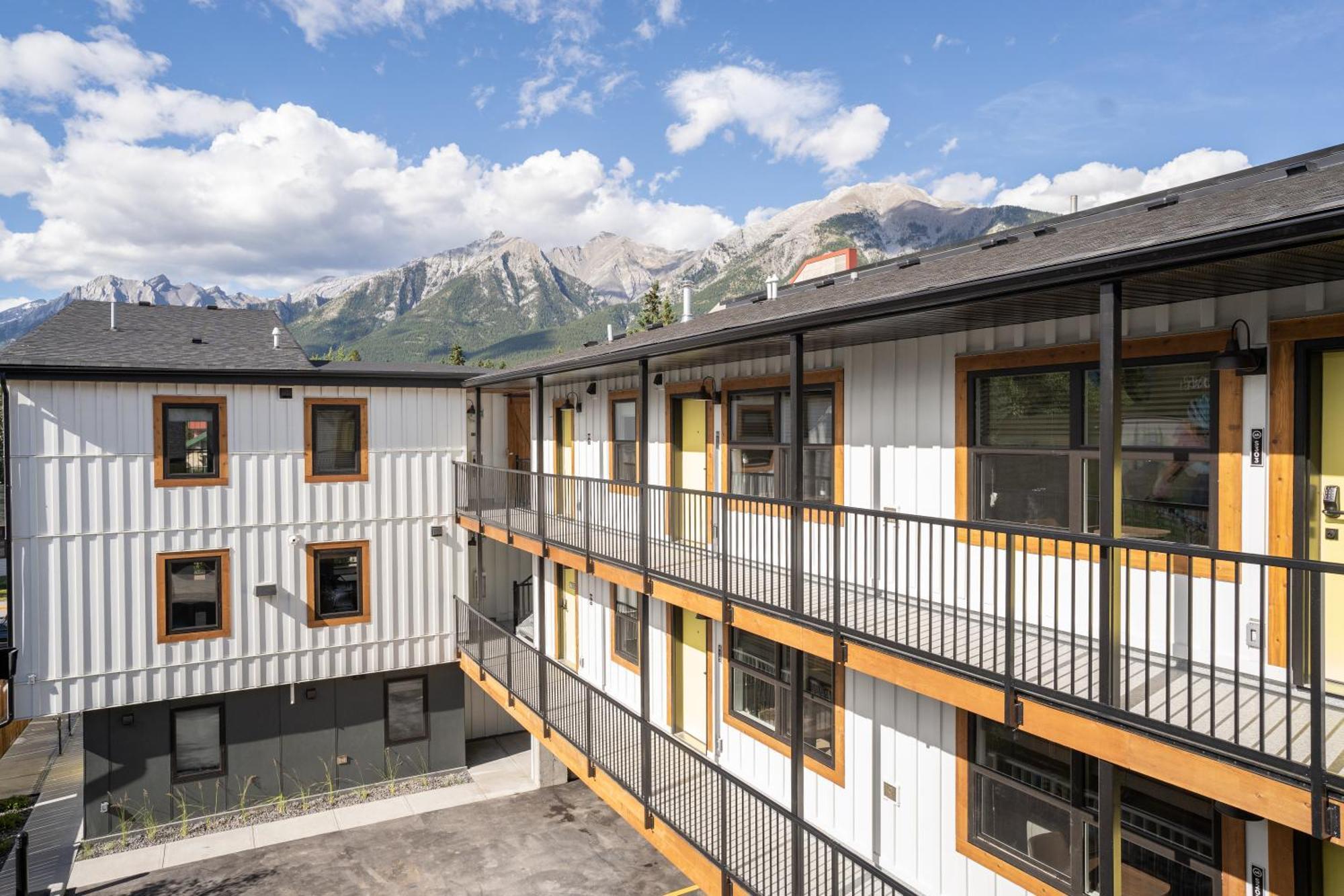 Basecamp Suites Canmore Extérieur photo